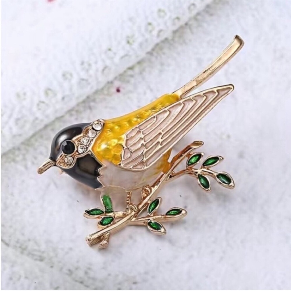 Women’s Cubic Zircon Yellow Bird Brooch Pin Suit Corsages Shawl Clip Scarf Pins